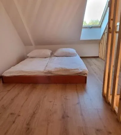 Chatki Niwkii U Zboja Z Antresola